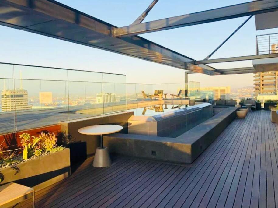 קייפטאון Skyline Views Stylish Studio With Pool, Parking No Load Shedding מראה חיצוני תמונה